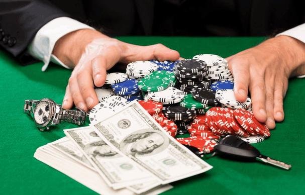 Layar Live Baccarat di ceri slot menampilkan dealer dan tata letak meja dengan jelas